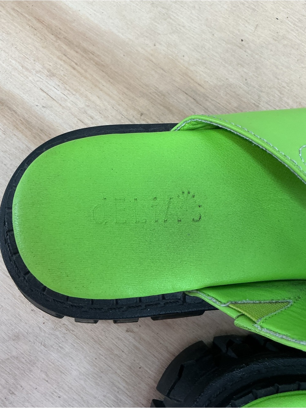 dELiA*s Bright Green Chunky Slide Sandals with Flower Cutout Size 8M - Picture 5 of 6